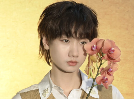 汪苏泷五官精致随性自在